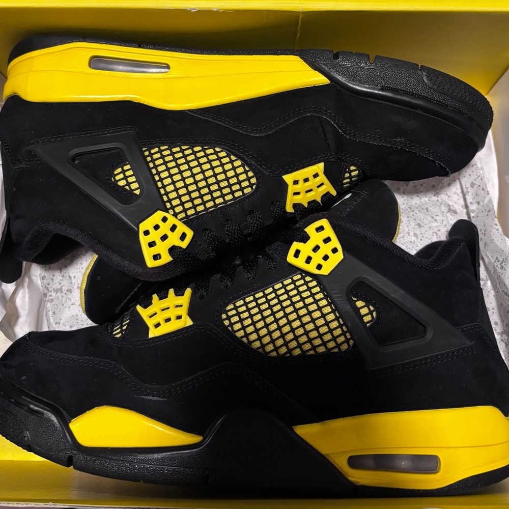 Air Jordan Retro 4 Thunder Black Yellow 2023 Men’s Size 8.5